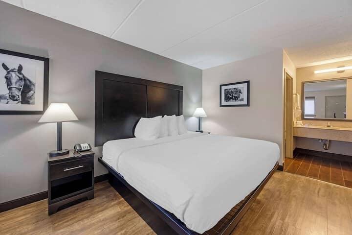 Room 11 of 25