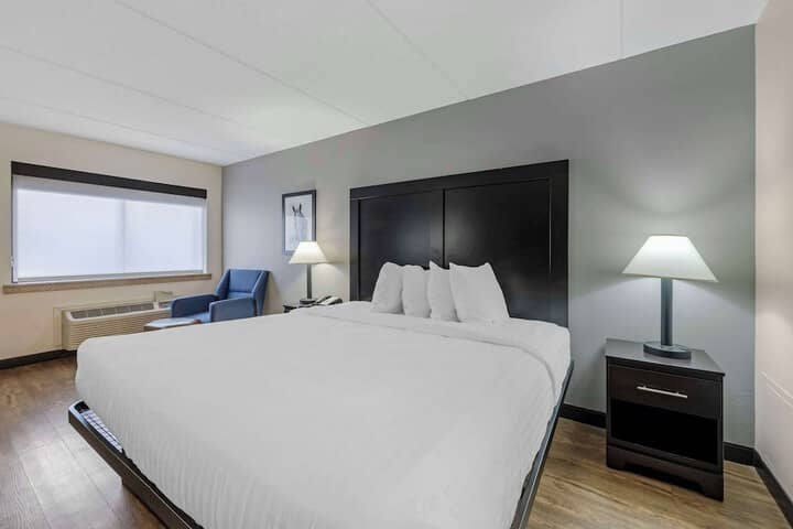 Room 10 of 25