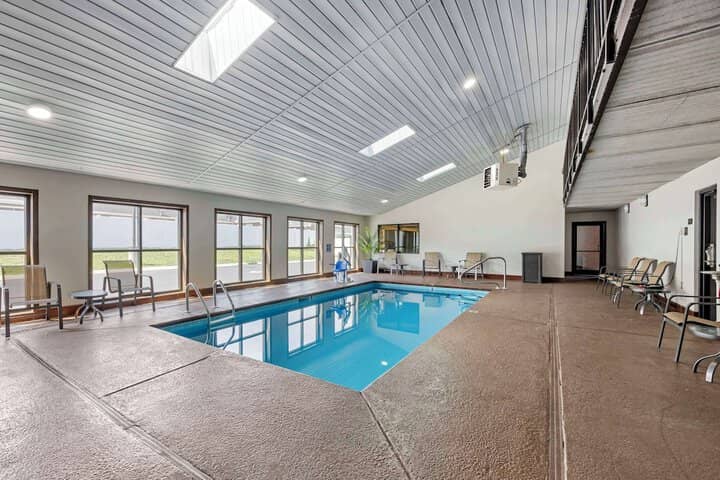 Pool 21 of 25