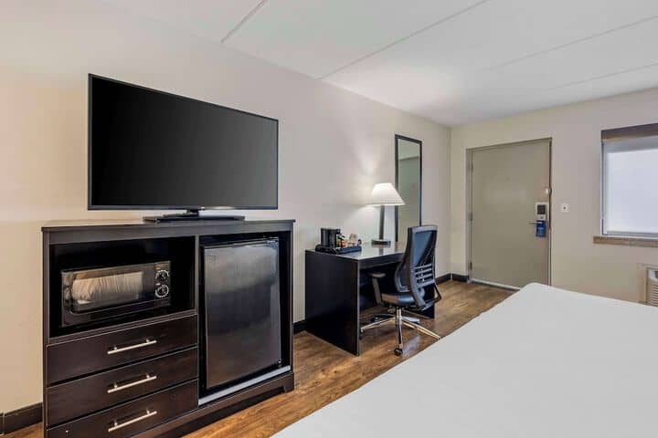 Room 12 of 25