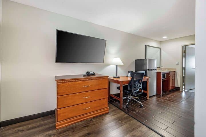 Room 13 of 25