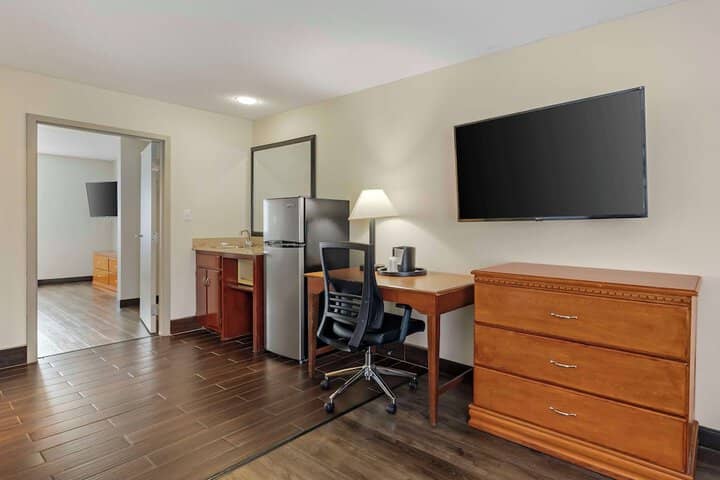 Room 15 of 25